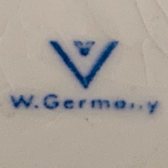 Antique Praying Figurine Virgin Mary
Madonna Hummel Goebel Germany - Picture 6 of 8